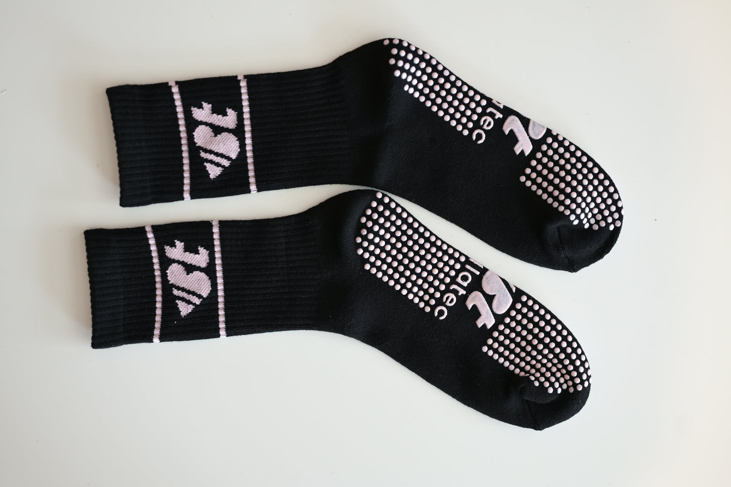 Pilates Grip Socks for Women – Non-Slip, Cushioned Barre & Reformer Socks with Grippy Soles for Studio Workouts