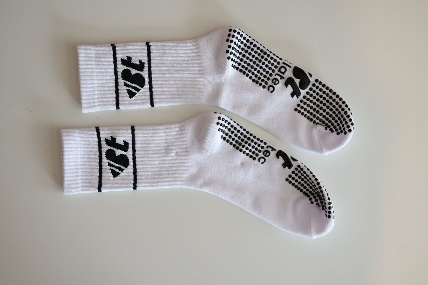 Pilates Grip Socks for Women – Non-Slip, Cushioned Barre & Reformer Socks with Grippy Soles for Studio Workouts