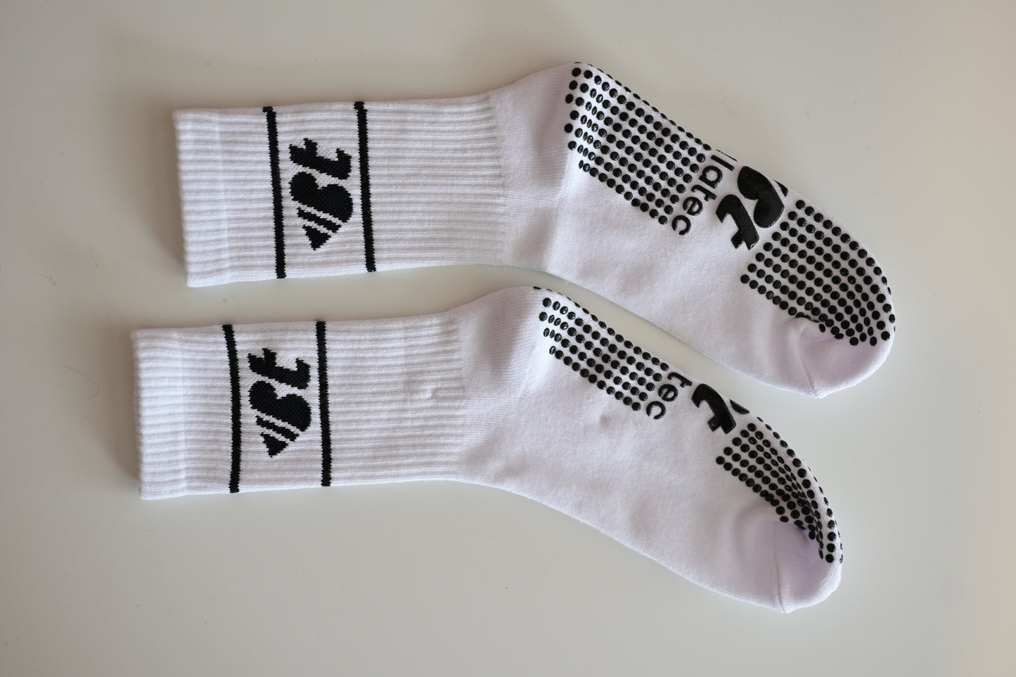 Pilates Grip Socks for Women – Non-Slip, Cushioned Barre & Reformer Socks with Grippy Soles for Studio Workouts