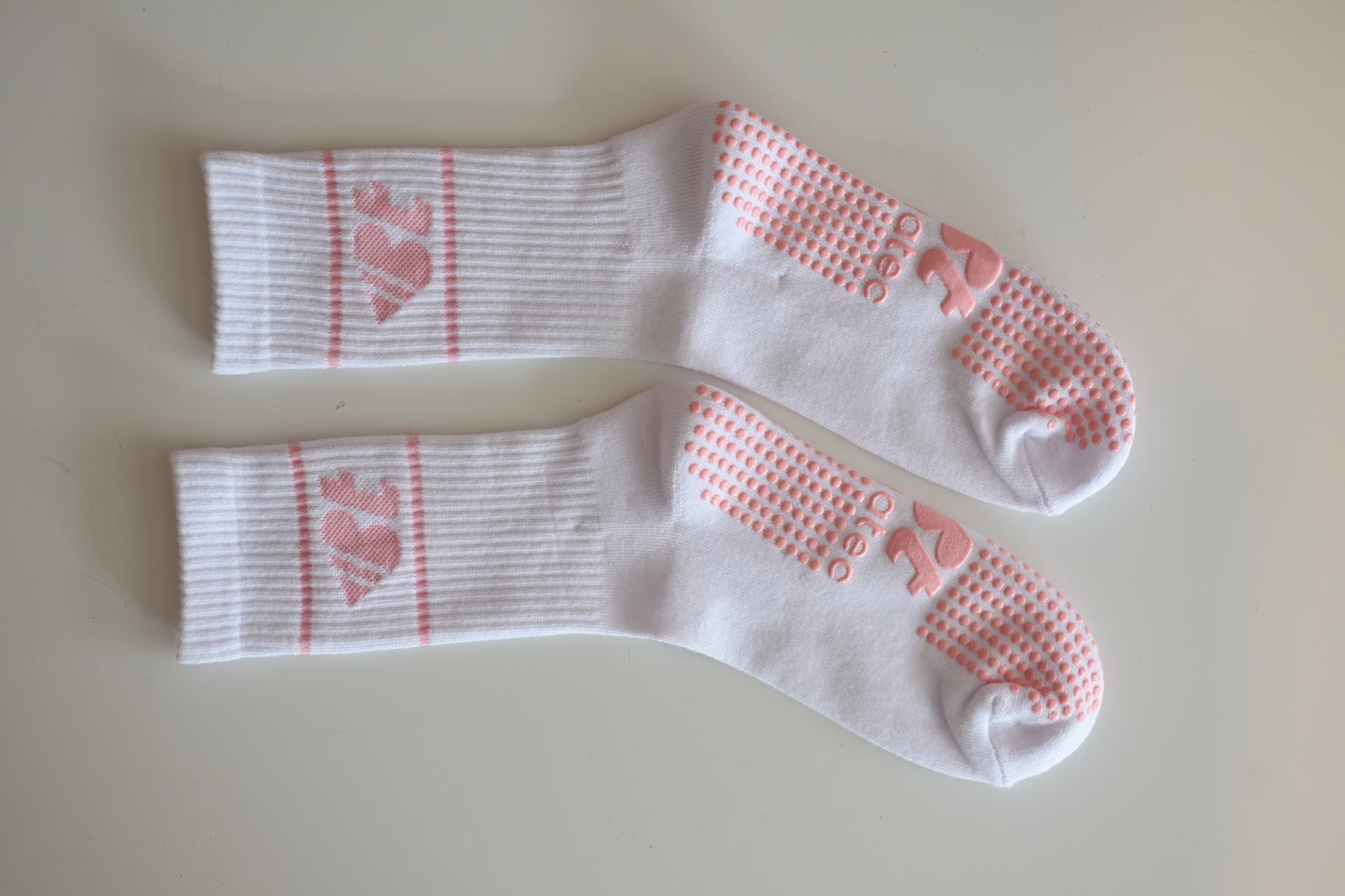 Pilates Grip Socks for Women – Non-Slip, Cushioned Barre & Reformer Socks with Grippy Soles for Studio Workouts